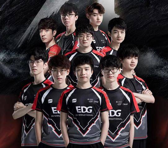 网球场上的 网球场上的